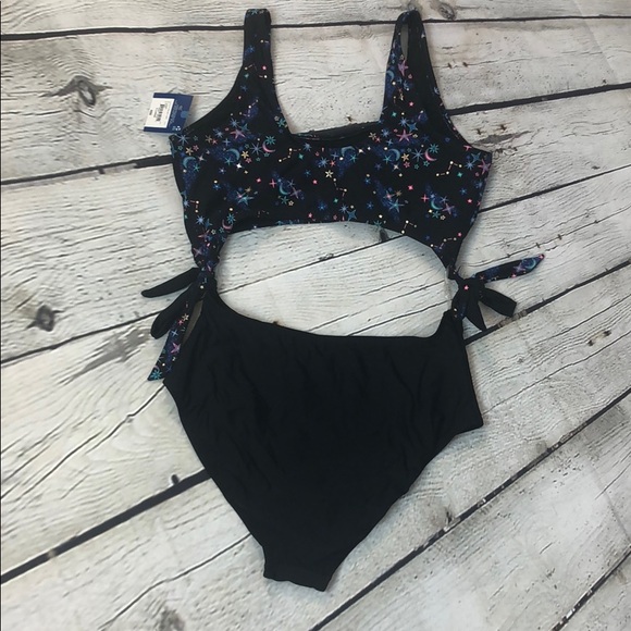 AZ Jean Co. Cut out one piece swimsuit - Picture 4 of 11